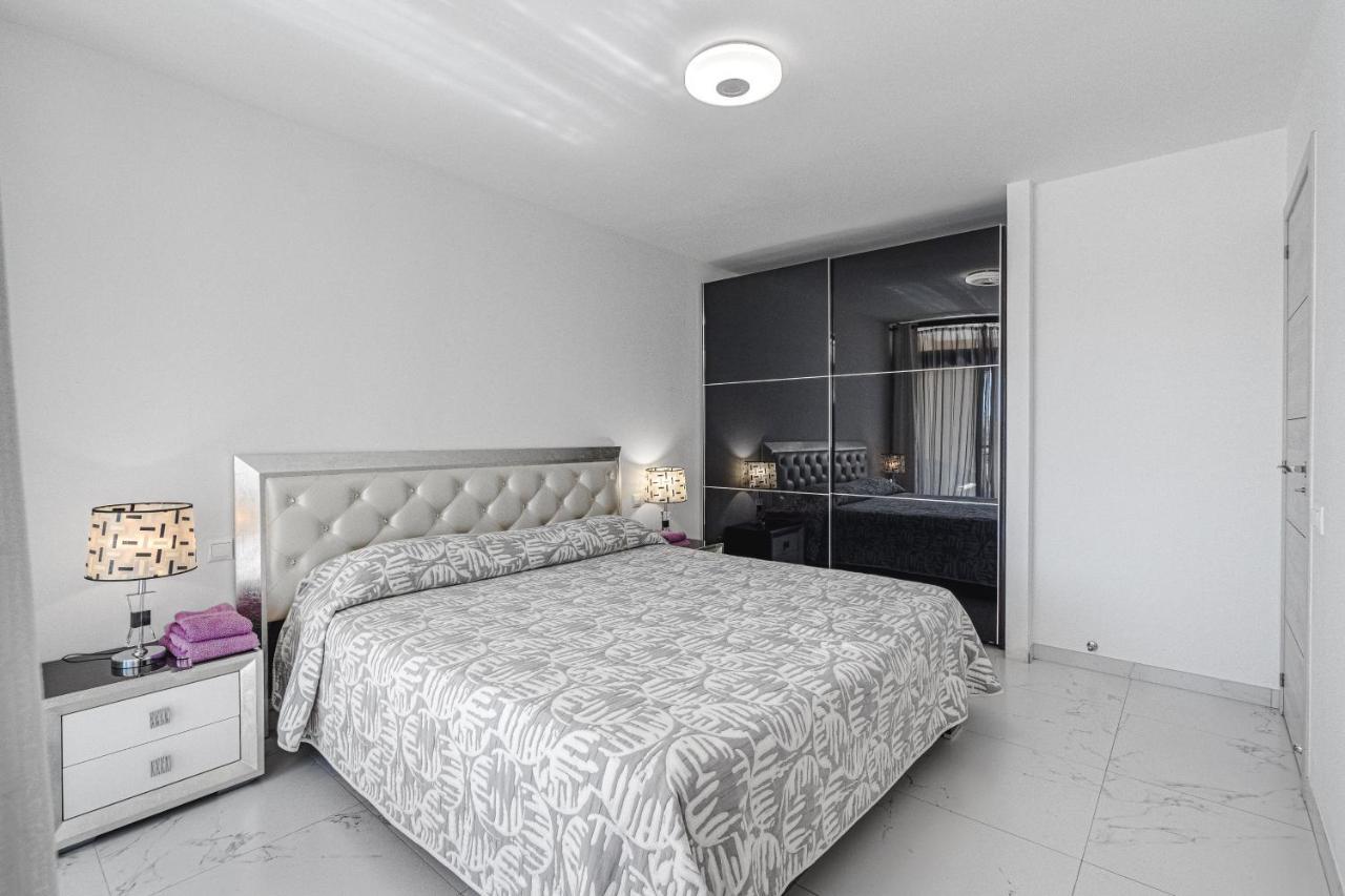 Amazing 3 Bedroom Apartment On The First Line Of The Best Las Americas Beach, Air Conditioner And Terrace Ocean View プラヤ・デ・ラス・アメリカス エクステリア 写真